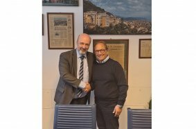 Handshake after the contract was signed (from left): Giuseppe Di Lisa and Agostino Gallozzi