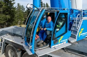 Mission successful: Robert Fuhrmann in the cab of his powerful LTM 1300-6.3.