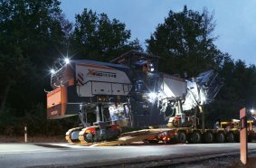 Compact dimensions enabled quick and easy transportation of the large milling machine W 220 XFi.