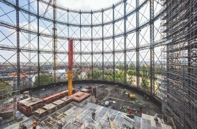 From the very beginning, the shell construction and steel structure refurbishment were carried out simultaneously – a real challenge in such a confined space.