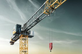 The 300 EC-B 12 Fibre features the Liebherr fibre rope and therefore delivers significantly better performance values than similar cranes with a steel rope.