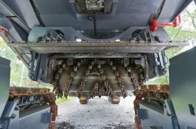The Multiple Cutting System for milling widths between 2.20 m and 3.80 m enables quick and easy exchange of the milling drum and the milling drum assembly.