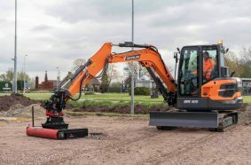 DEVELON DX63 