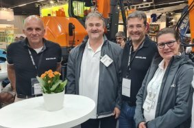 Marc Glesius, District Manager GSA, DEVELON; Bernhard Golm, Head of Services at LOGEX System GmbH; Andreas M. Lohner, Managing Director Germany and RSL GSA & EE for Develon and Daniela Gretschel, central purchasing department of LOGEX System GmbH.