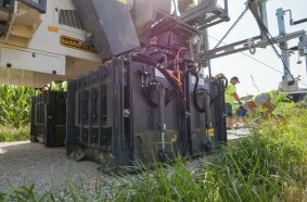 Quickly exchangeable moulds and the ability to feed concrete to two separate moulds at once show the extreme flexibility of the Wirtgen SP 33 for a wide range of applications.