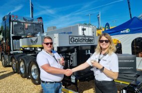 Goldhofer brand ambassador Iwona Blecharczyk (right) at the official handover of her »MPA« 7 at NordBau by Marcin Michalak (left), Sales Manager Poland.