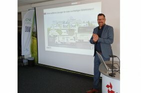 Presentation of the Schmitz Cargobull electric semi-trailer S.KOe COOL at Schachinger Logistics by Product Manager Cool Freight Carsten Krieger