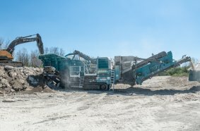 The Trakpactor 480SR, particularly designed to meet the needs of the U.S. market, returns in an enhanced configuration