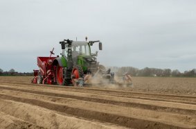 Compact tractor for professionals – the Fendt 500 Vario Gen4 series
