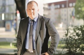 Jens Grösch (50) holds a degree in Industrial Engineering and began his professional career in 2001 at FORVIA HELLA.