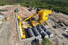 Lintec CSD2500B Asphalt Mixing Plant during assembly.