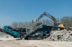 The Trakpactor 480SR, particularly designed to meet the needs of the U.S. market, returns in an enhanced configuration