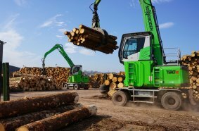 The SENNEBOGEN 730 E meets the high requirements of the British sawmill Pontrilas – high load capacity, maneuverability, and excellent ease of operation.