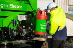 The hydrogen cylinder fits neatly into the Niftylift hydrogen-electric models to maintain a compact profile.