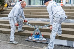 M-JET-250 vacuum hand-operated laying device in use on the construction site