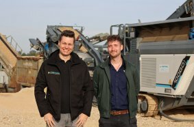 (f. l. t. r.: Chris�an Knepperges, Sales Manager of C. Christophel GmbH & Jonathan Schaﬀers, Managing Director of Welbers Kieswerke GmbH)