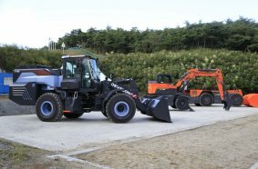 Prototype Wheel Loader Switches From Fuel Cell to Battery Power