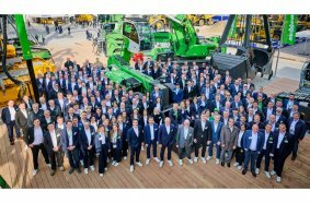 With a large, international team and a total of 10 machine exhibits from all application areas, SENNEBOGEN welcomed the many bauma trade fair visitors from all over the world.