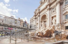 The modular design of the PERI UP Modular Scaffolding could be flexibly adapted to the complex shape of the fountain basin.