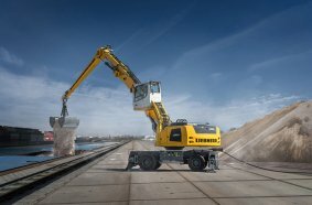 The LH 40 M Port E electric material handling machines are predestined for handling bulk and general cargo in harbour handling.