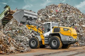 The L 556 XPower® wheel loader with industrial kinematics is particularly suitable for demanding waste disposal applications.