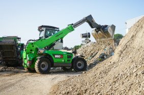 Compact on the move: The 360 G scores highly when loading in confined spaces.