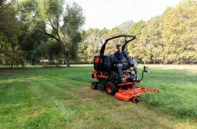 The FC3-221E is a versatile 2WD machine that offers the power and performance to tackle a wide range of turf applications