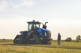 New Holland T9 SmartTrax with PLM Intelligence