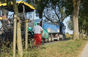 Fliegl Construction and Municipal Technology – Asphalt Profi-Thermo ASS 372 push-off semi-trailer for paving major avenues
