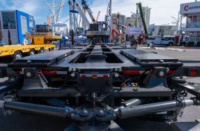 Quick width adjustment between 14 and 20 feet: The Goldhofer THP/DC