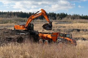 Develon DX400HD-9 and Develon DA30-7