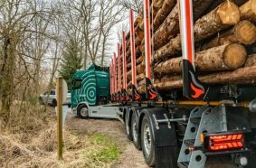 New LOGO 12 semi-trailer for round timber: the long-distance runner with off-road genes
