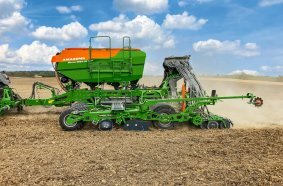 The Cirrus 8004-2C Grand combines flexibility, precision and performance in one machine – tailored to the requirements of modern agriculture.