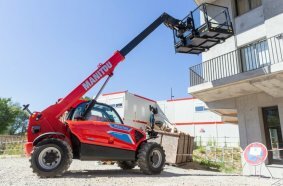 The all-electric, compact MT 625 e is a highly versatile machine.