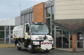 CMAR equips the Unimog for rail and groove cleaning on the urban rail network