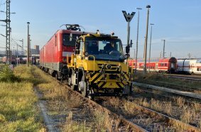 Radio-controlled Unimog shunting vehicle from Zwiehoff