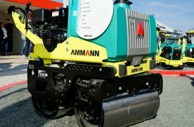 A systematic cornering artist: The ARW 65-S masters tight radii thanks to its 15° steering, making it a compact alternative to the ride-on roller.