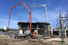Building up Bangkok with Potain self-erecting cranes