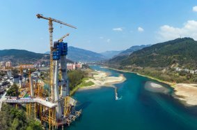 Potain proves perfect for bridge and road projects in China