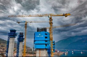 The Fuxing Yangtze River Bridge construction project