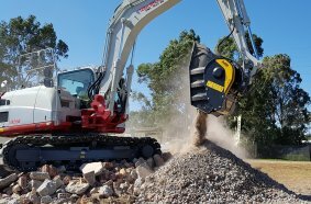 The BF60.1 S4 crusher bucket 