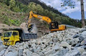 BF70.2 - JCB JS215 LC - River Rock , Hill Rock - Inert Recyclying - INDIA (Hardik)