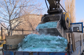 Crushing Thin Glass with BF80.3 on CAT 320 GC