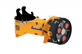 The BSG 530 is fully remote-controlled through the Brokk control box, offering an automated method of stripping plaster, contaminated material, tile adhesive and paint from walls, ceilings and floors.