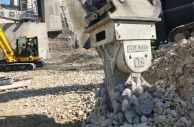 The KEMROC KR 120 in close-up. While working in unreinforced concrete, wear on the picks was minimal. Photo: KEMROC