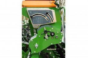 The centralised SmartCenter for the calibration is located on the left-hand side of the machine. 