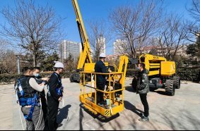 Visitors getting hands on experience and technical explanations with Haulotte lifting equipment