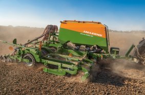 The knife roller produces a fine soil seedbed for sowing wheat when used as a front tool on the Cirrus 6003-2