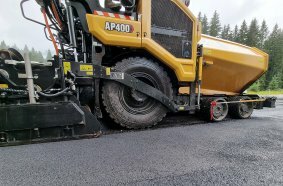 Cat AP400 Asphalt Paver