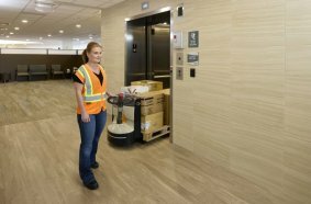 Thanks to its compact design and exceptional maneuverability, the WJ 50 Series by Crown sets new standards for use in confined spaces.